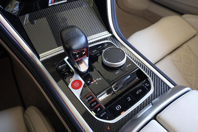 BMW M8 Cabrio - fotka 11 z 33