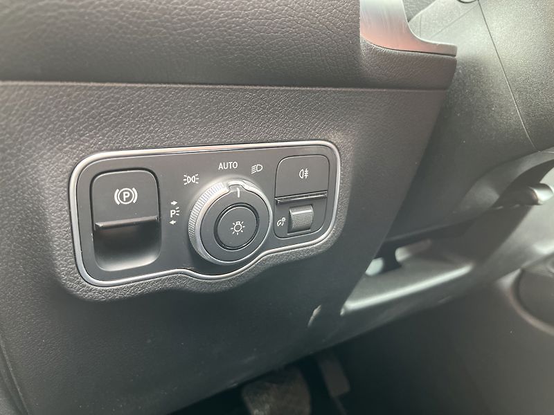 Mercedes-Benz GLB 220 4MATIC Style - fotka 12 z 21