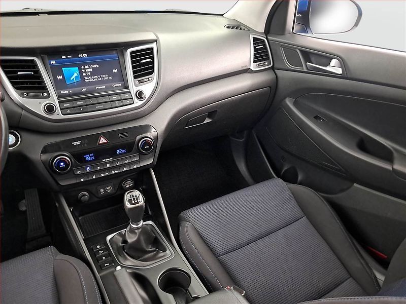 Hyundai Tucson (2016) 1.7 CRDi, Navi, Xenony - fotka 8 z 19