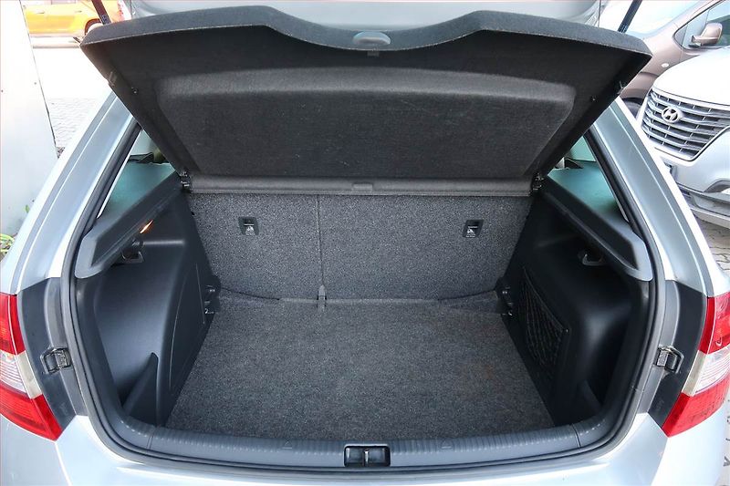Škoda Rapid (2015) Spaceback 1.2 TSI - fotka 13 z 16