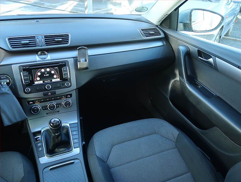 Volkswagen Passat (2013) Comfortline 2.0 TDI, Navi - fotka 8 z 20