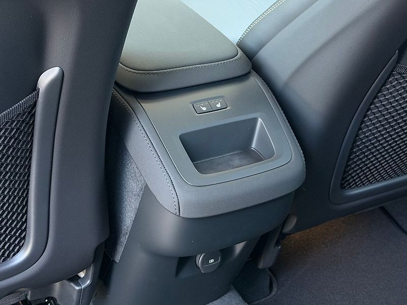 Volvo XC90 (2026) PLUS B5, ventilace, kamera 360 - fotka 12 z 23