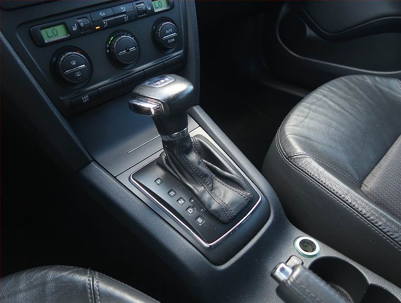 Škoda Octavia (2006) Elegance 2.0 TDI, Automat - fotka 13 z 18