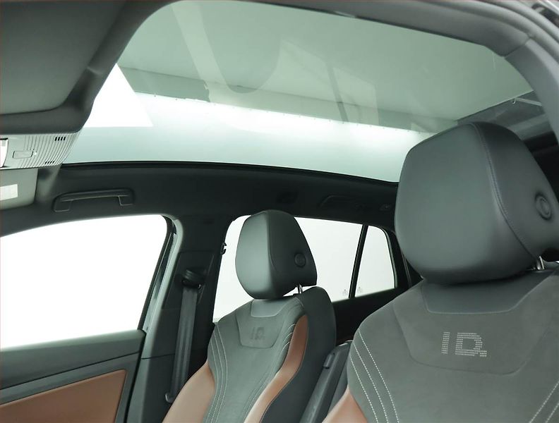 Volkswagen ID.5 (2022) Pro Perf. (82 kWh), SoH 95% - fotka 14 z 19