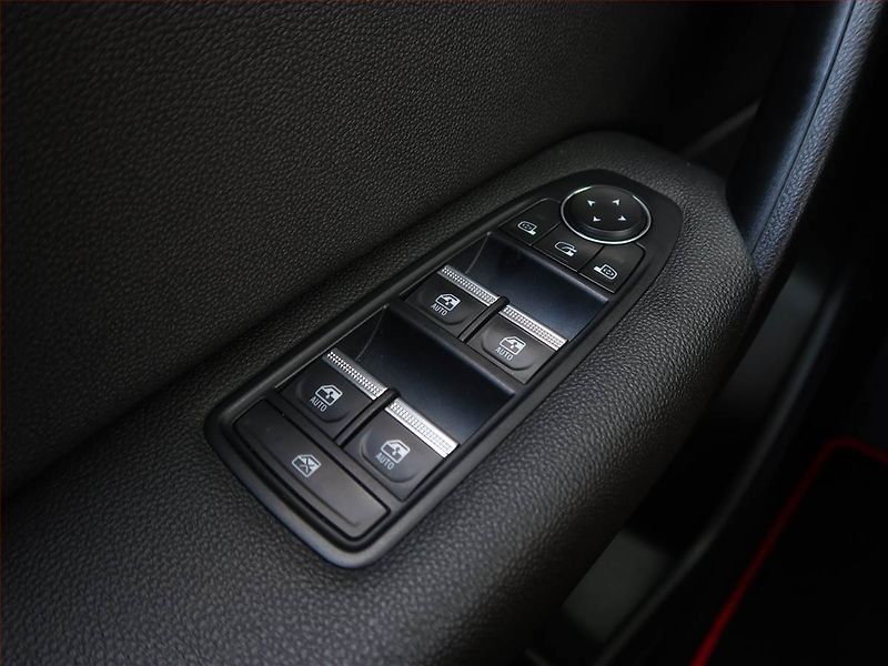 Renault Captur (2020) 1.3 TCe, Serv.kniha, Kůže - fotka 17 z 17
