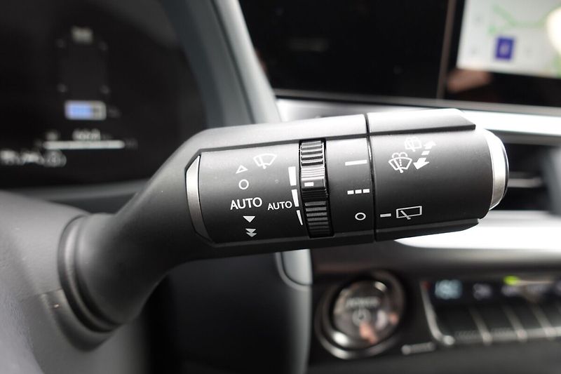 Lexus UX 300h UX300h 2,0 HEV Business Tech - fotka 30 z 34