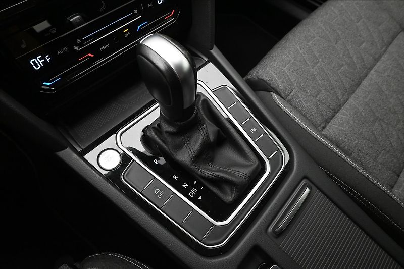 Volkswagen Passat 2,0 TDI 110 kW DSG Business Zá - fotka 23 z 32