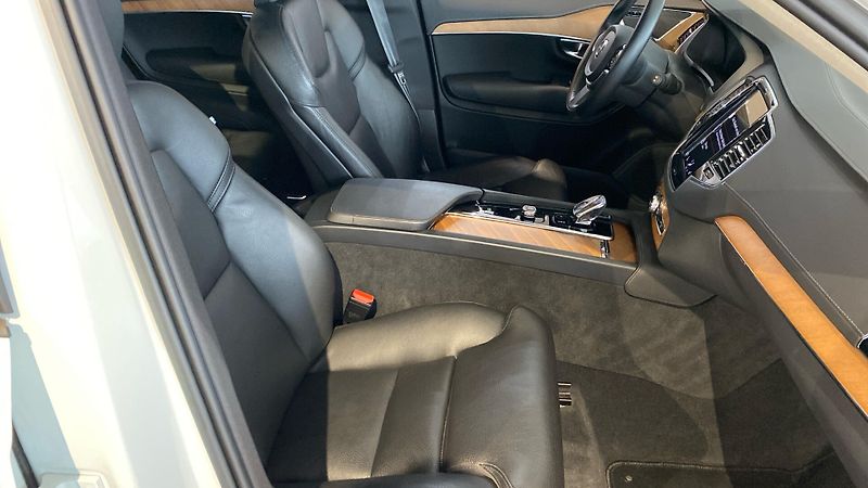 Volvo XC90 INSCRIPTION, B5 AWD, 173+10 kW - fotka 8 z 31