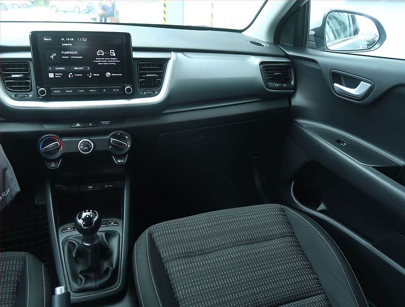 Kia Stonic (2024) 1.2 DPI, Serv.kniha, Tempomat - fotka 8 z 20