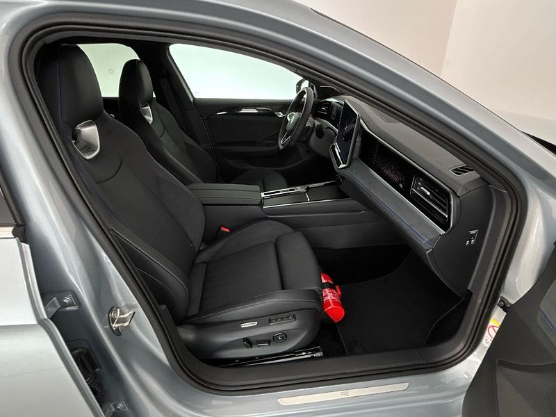 Volkswagen Passat (2025) R-Line People - fotka 9 z 31
