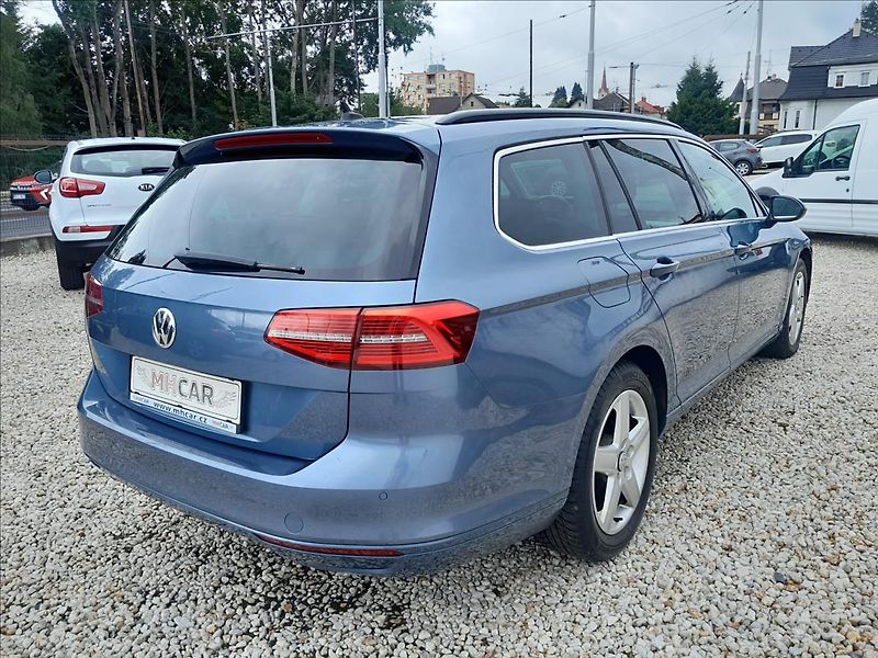 Volkswagen Passat Variant 2.0 TDI 110KW - fotka 7 z 59