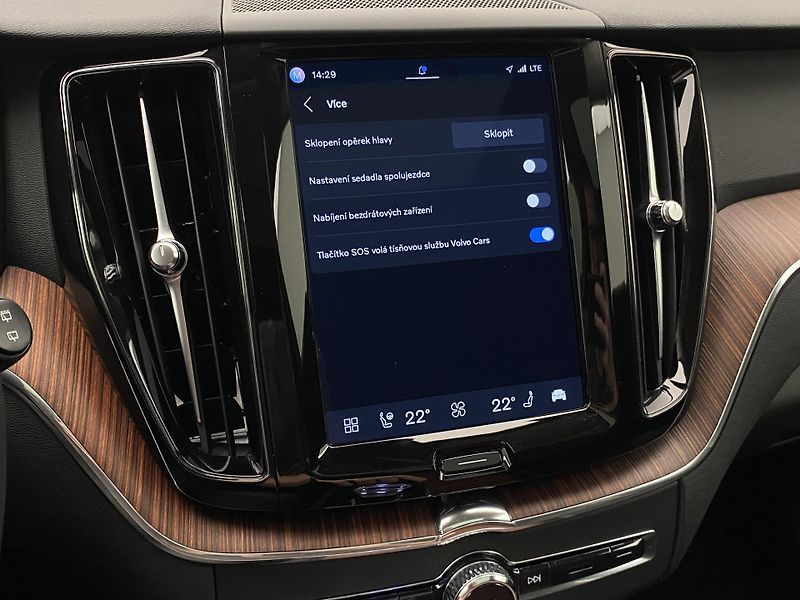 Volvo XC60 B4 AWD DARK PLUS AUT  - fotka 52 z 56