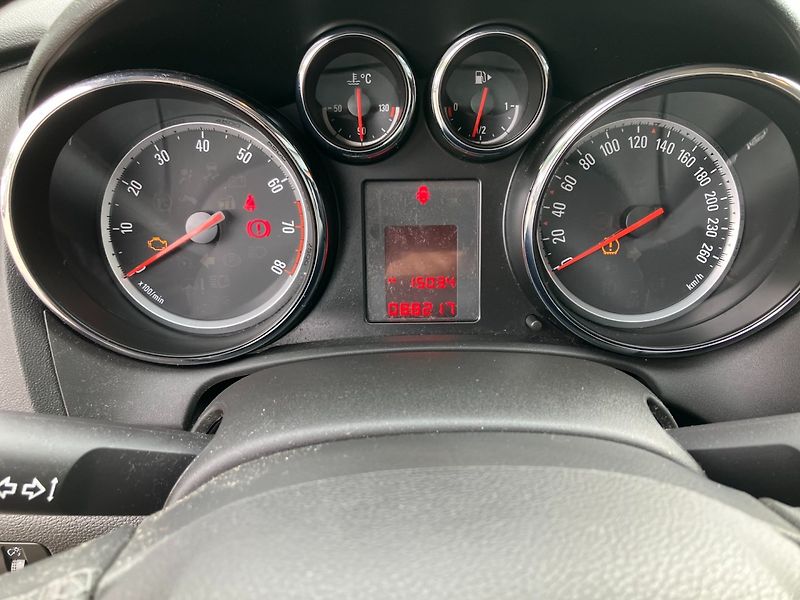 Opel Astra (2015) 1.4T 103kW LPG SPORTS TOURER - fotka 21 z 27