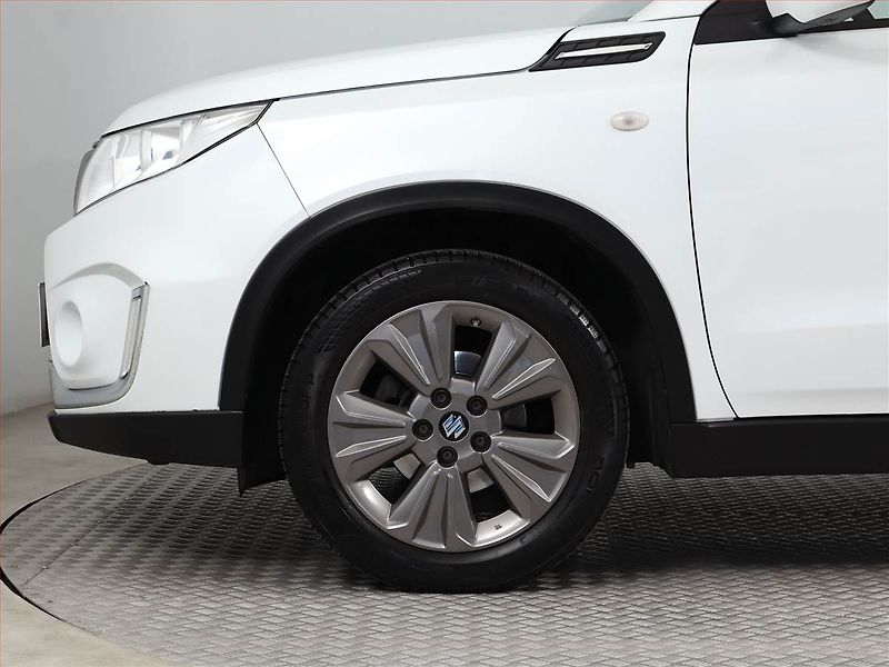 Suzuki Vitara (2019) 1.4 BoosterJet, Automat - fotka 13 z 17