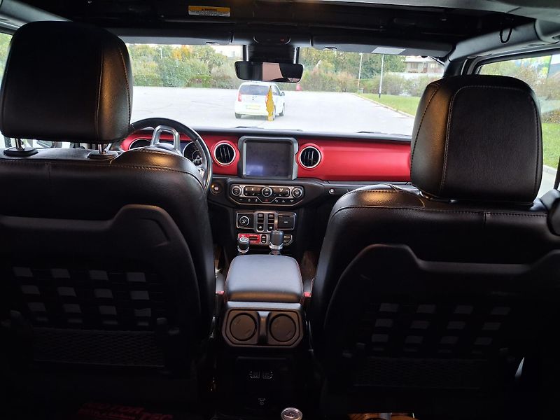 Jeep Wrangler (2021) Rubicon, 1. majitel, ČR - fotka 35 z 62