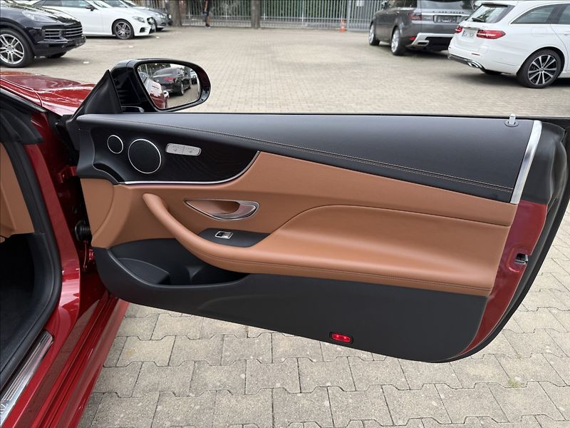 Mercedes-Benz Třídy E 220d AMG Avantgarde Kupé - fotka 9 z 22
