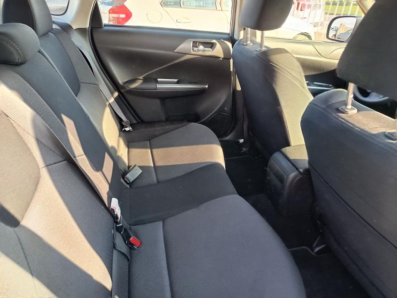 Subaru Impreza (2011) 2.0 R 110kw - fotka 33 z 40