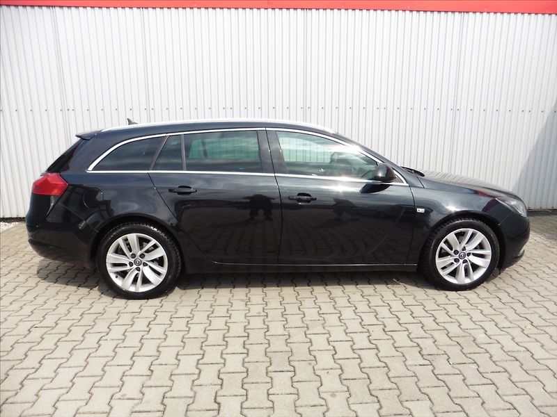 Opel Insignia 2,0   Cosmo Sports Tourer - fotka 6 z 16