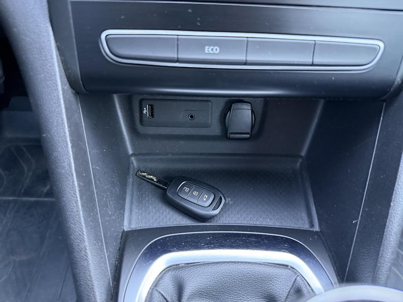 Renault Mégane 1,6i 1.Majite CZ Serviska - fotka 17 z 21