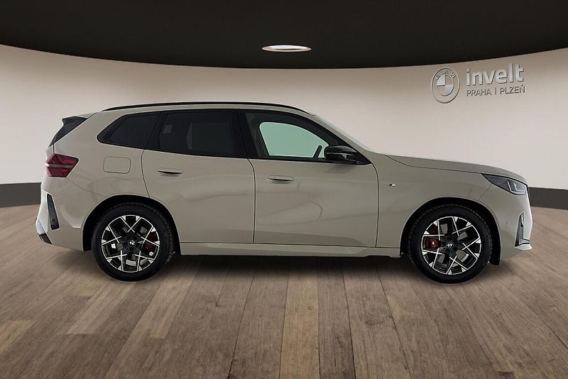 BMW X3 M50 xDrive - fotka 2 z 26