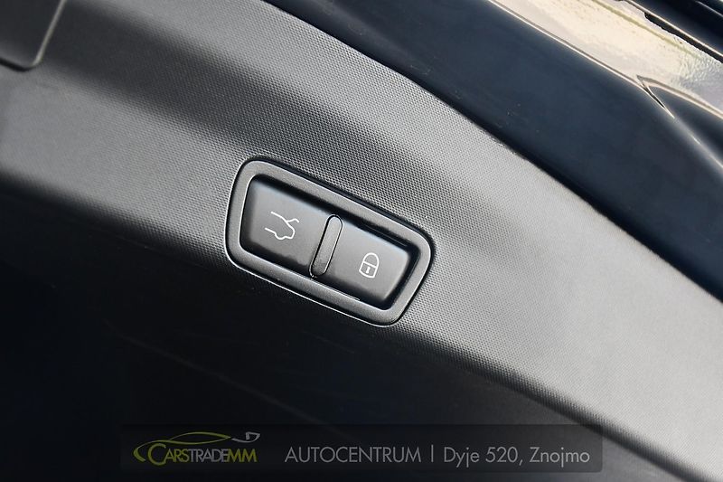 Alfa Romeo Stelvio 2.2D 16V 154kW Veloce AT8-Q4 - fotka 46 z 52