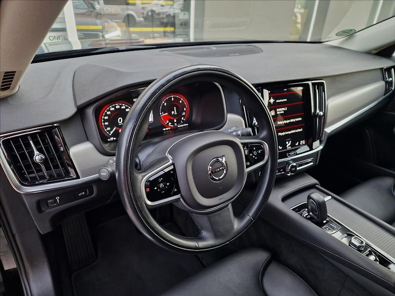 Volvo V90 B4 AWD Momentum Pro Auto,1Maj - fotka 20 z 50