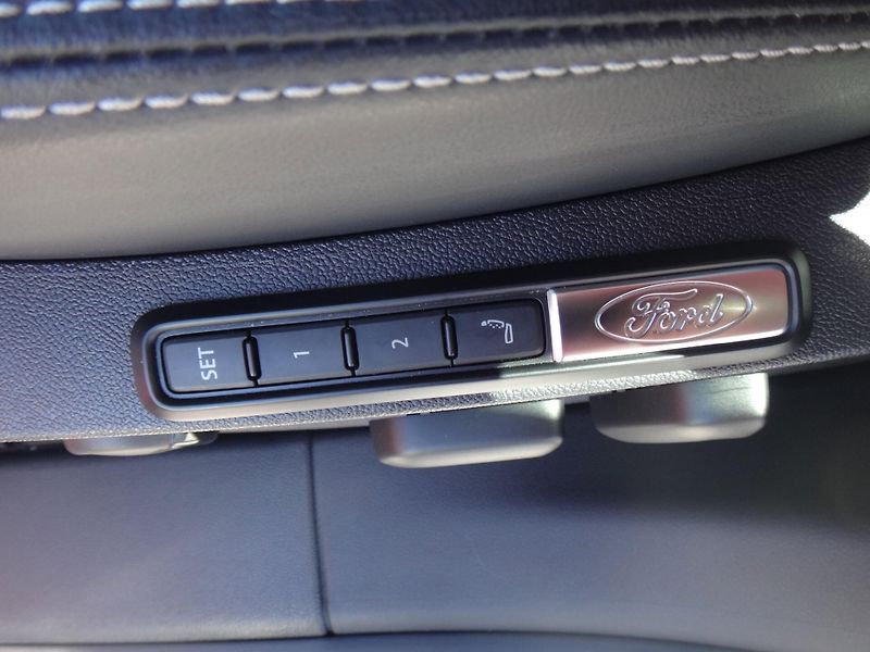Ford Explorer (2025) Premium 79kWh prodloužený doje - fotka 12 z 30