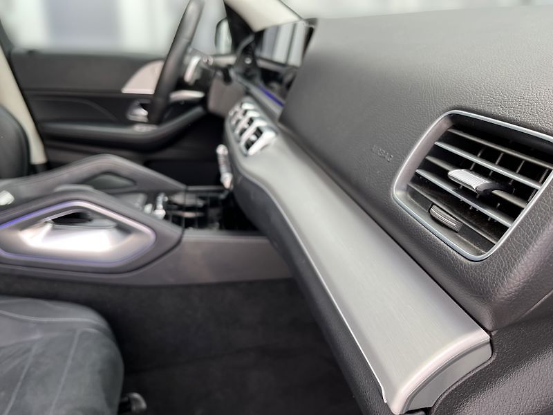 Mercedes-Benz GLE 300d 4MATIC AMG Line - fotka 18 z 21
