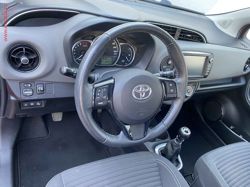 Toyota Yaris (2019) 1.5 VVT-i, Dynamic, AC - fotka 12 z 14
