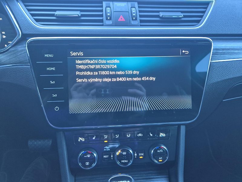 Škoda Superb Combi 2,0TDi DSG 110kw 17ALU - fotka 23 z 48