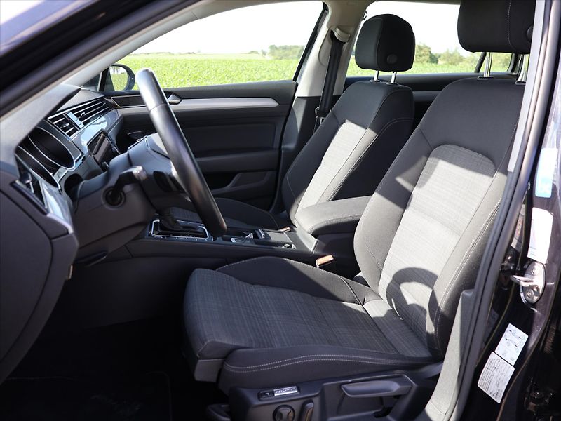 Volkswagen Passat 2,0 TDI 140kW DSG LED Business - fotka 11 z 34