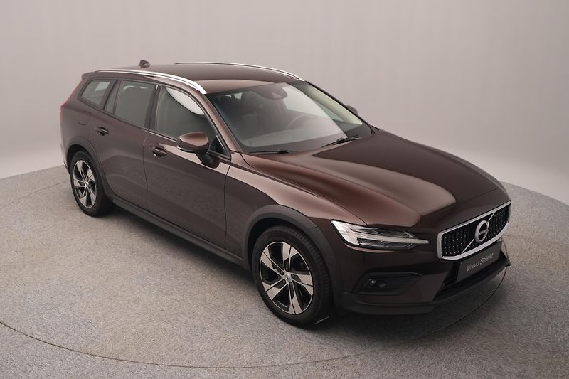 Volvo V60 CC D4 AWD MOMENTUM REZERVACE - fotka 13 z 43