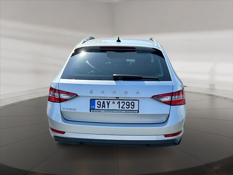 Škoda Superb 2,0 TDI Style AT - fotka 5 z 11
