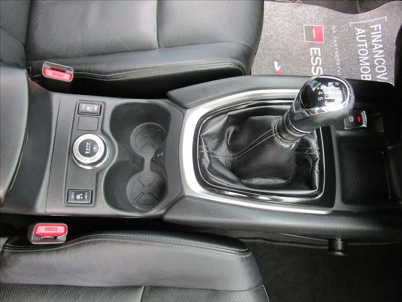 Nissan X-Trail 1.6dCi 96kW 4x4 Tekna, 1.maj. - fotka 30 z 78
