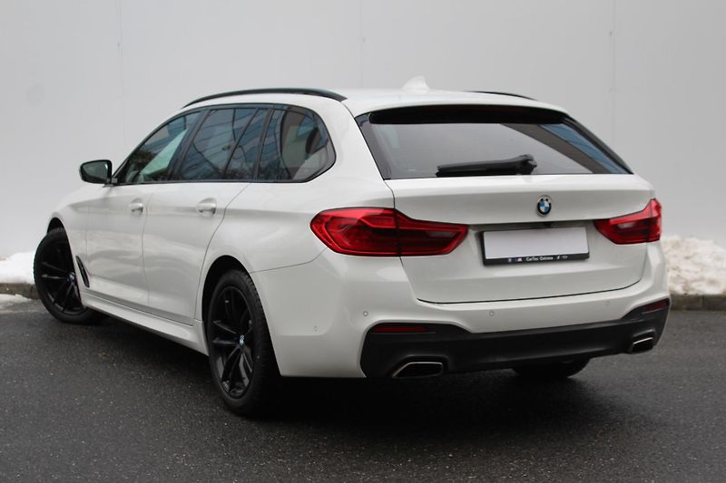 BMW Řada 5 530d xDrive Touring Mpaket - fotka 6 z 21