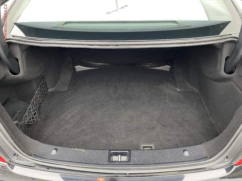 Mercedes-Benz Třídy C (2014) 1.6i C180, Klima - fotka 7 z 17