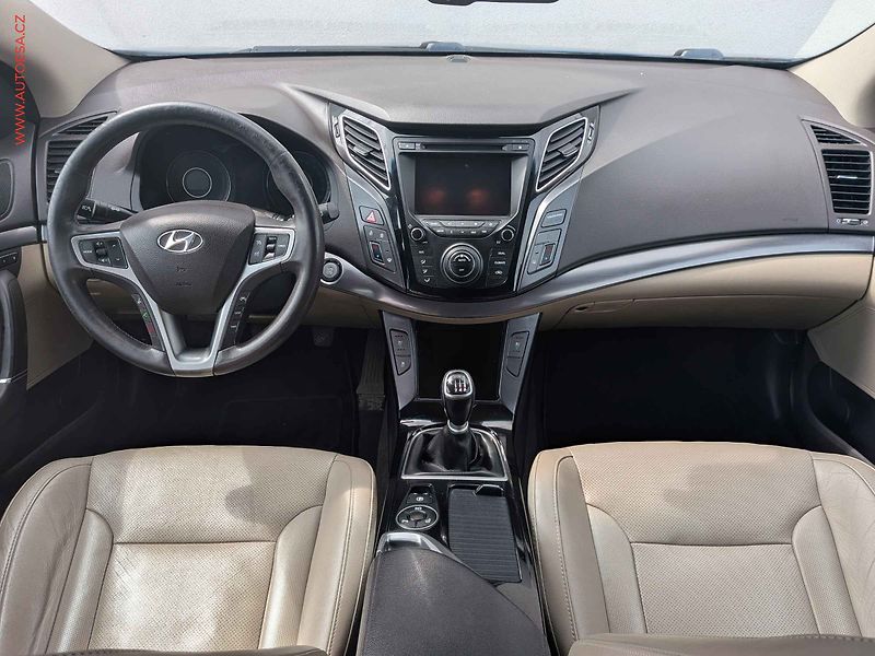 Hyundai i40 (2012) 1.7CRDi, Bixen, navi, park - fotka 8 z 16