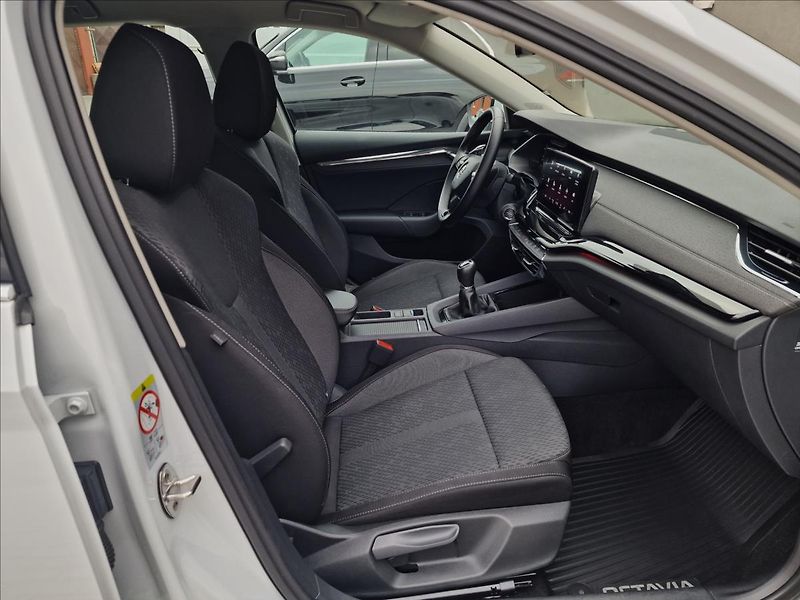 Škoda Octavia 2.0TDI Style, původ ČR,1.Maj. - fotka 14 z 50
