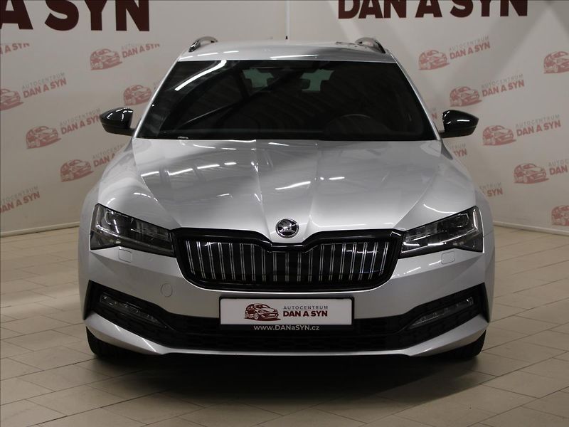 Škoda Superb 1,4 TSI iV DSG Sportline - fotka 2 z 39