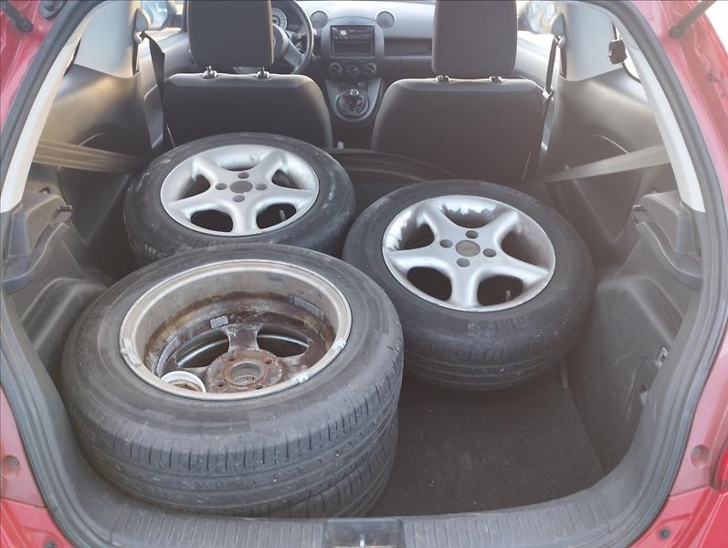Mazda 2 1,3 55KW ČR, 100%KM - fotka 12 z 12