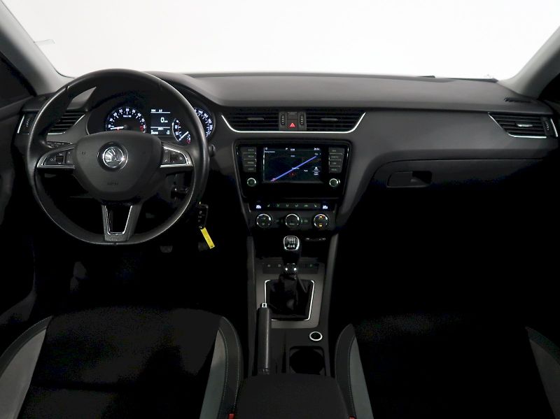 Škoda Octavia (2016) JOY 2.0TDI 110kW 4X4 TAŽNÉ XEN - fotka 33 z 34