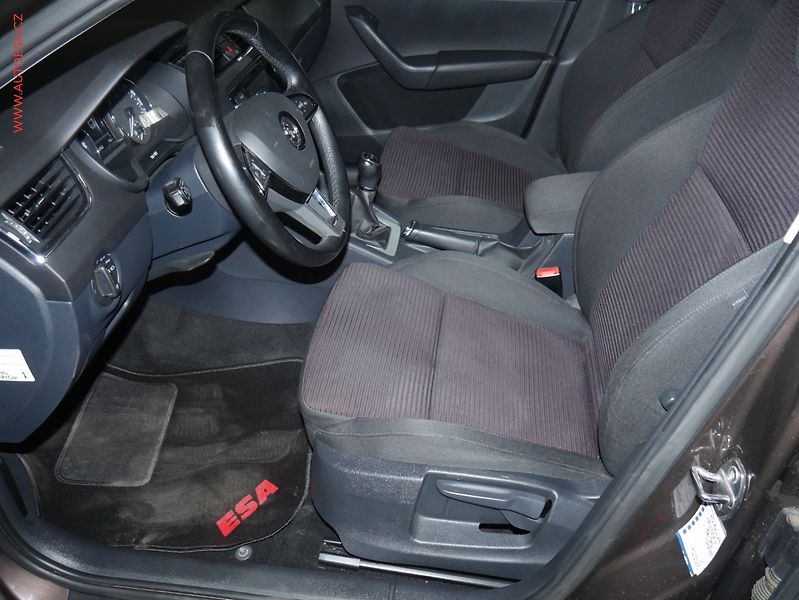 Škoda Octavia (2013) 1.6 TDi, ČR, Sport, bixen, - fotka 9 z 21