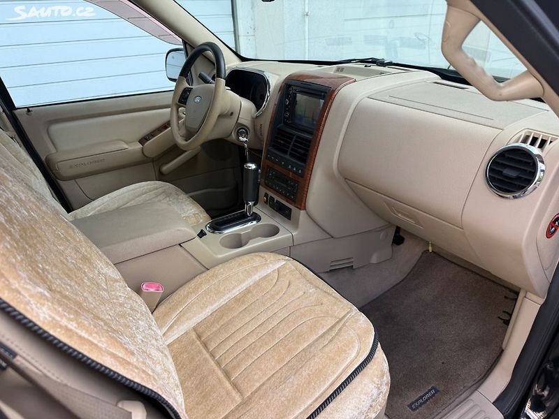 Ford Explorer (2006) V8 4.6i + LPG 217kw Aut Taž 2t - fotka 9 z 21