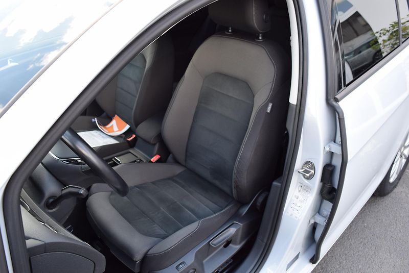 Volkswagen Golf Variant (2018) 1.4TSI 92kw CLBMT TAŽ NAVI APP - fotka 19 z 44