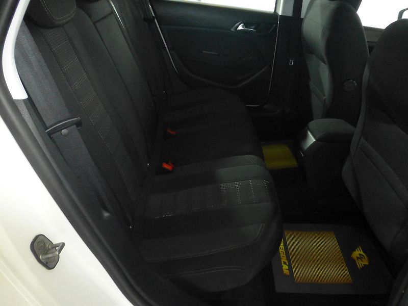Peugeot 308 (2016) 1,6HDI*NAVIGACE*ALU**FULL LED* - fotka 22 z 26