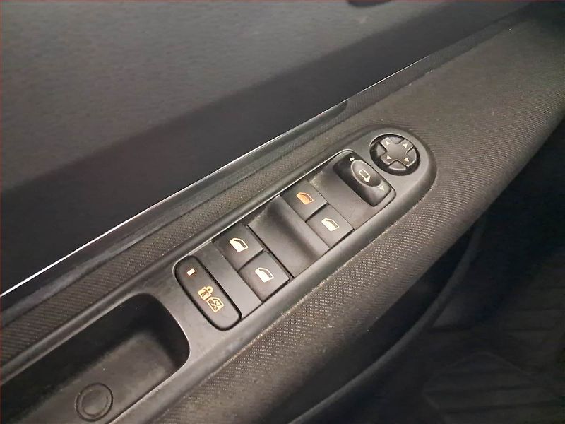 Peugeot 5008 (2011) 1.6 HDi, Tempomat - fotka 18 z 18