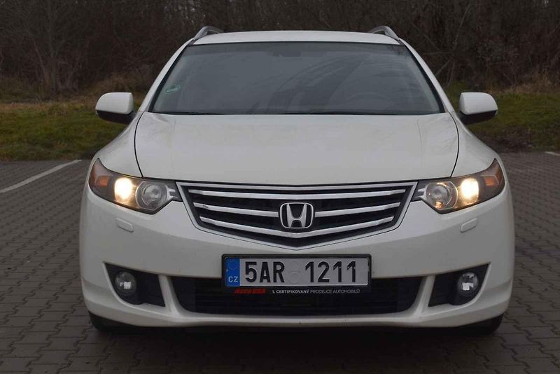 Tentokrát jsem otestoval dvanáctiletý kombík Honda Accord