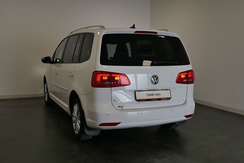 Volkswagen Touran - fotka 7 z 26
