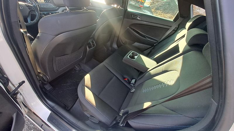 Hyundai Tucson 2.0 CRDI 4x4 Best of Czech - fotka 13 z 26