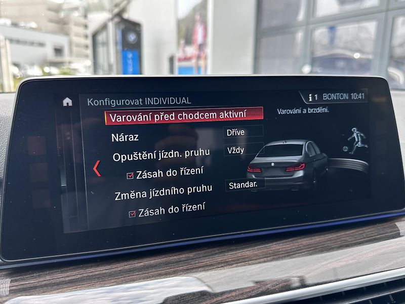BMW Řada 5 540d xDrive M-Sport - fotka 16 z 29